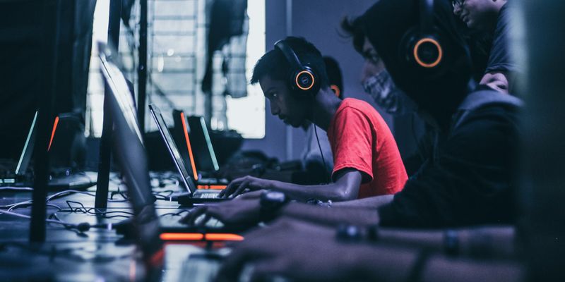 Top 48 interview questions to ask your candidates - Featured image